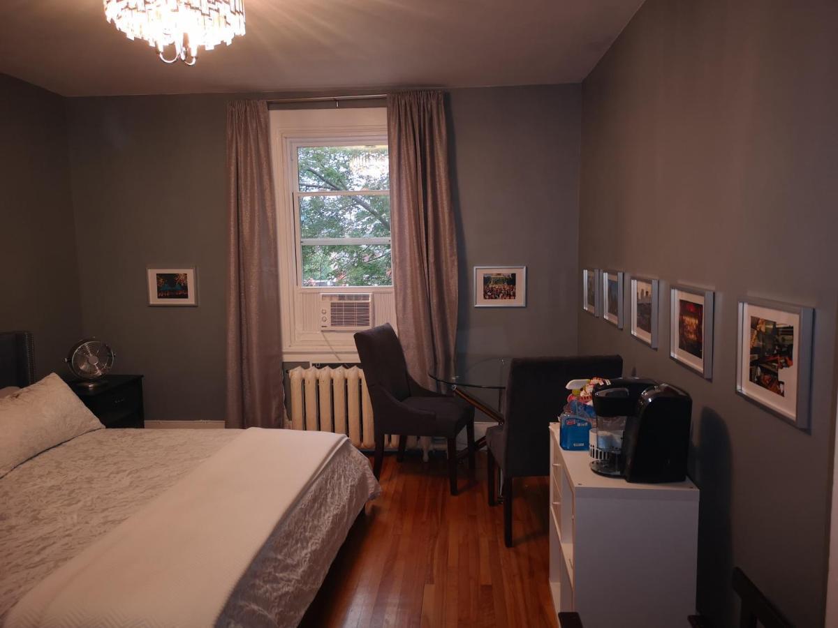 Room With King Bed In Shared 3 Bedroom Downtown モントリオール エクステリア 写真