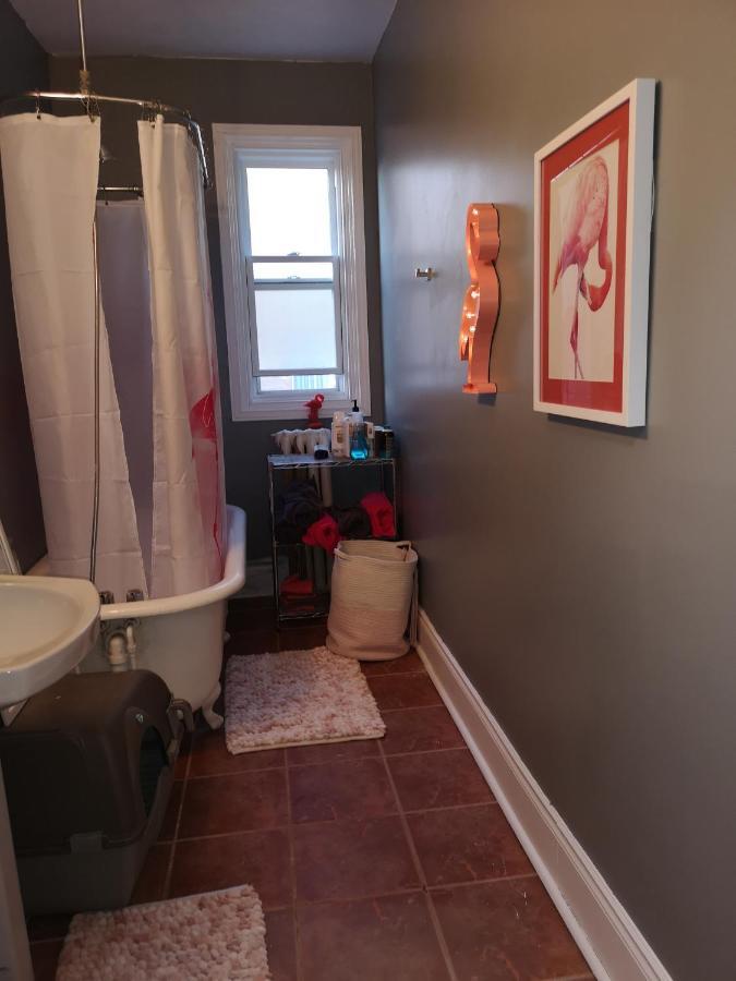 Room With King Bed In Shared 3 Bedroom Downtown モントリオール エクステリア 写真